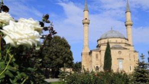 Bakü Şehitlik Camii yeniden ibadete açıldı